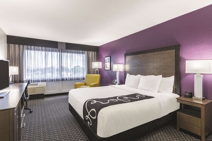 Room 32 of 53
