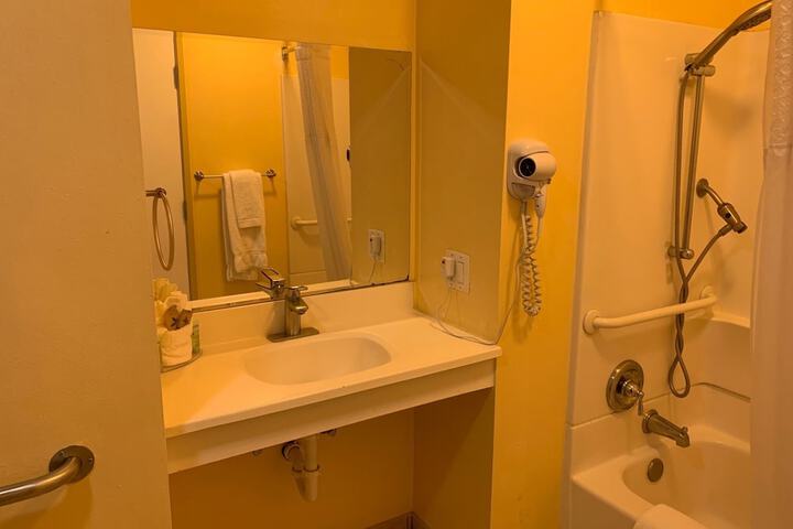 Room 28 of 59