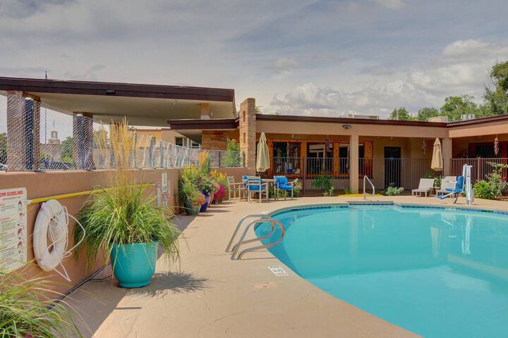 El Sendero Inn an Ascend Collection Hotel