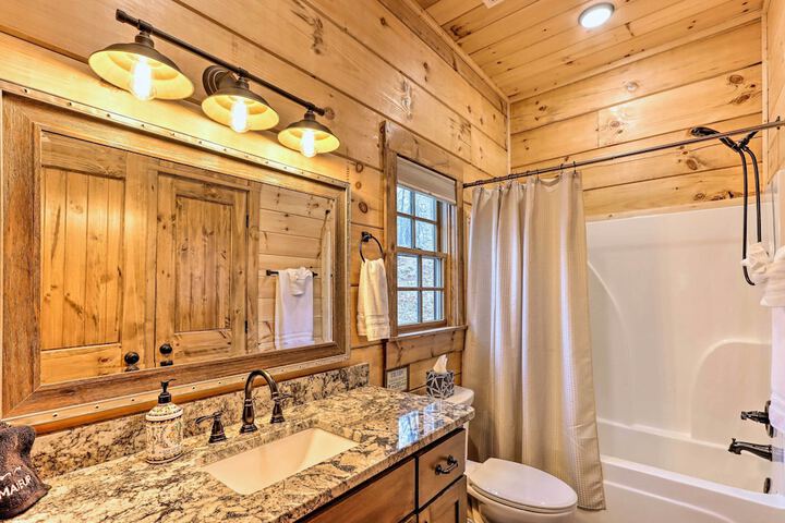 Coosawattee River Resort Cabin w / Private Hot Tub!