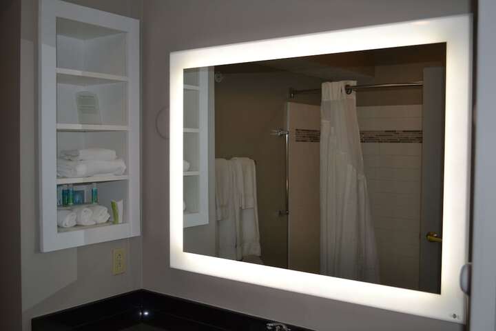 Holiday Inn Express & Suites Kent - University Area by IHG