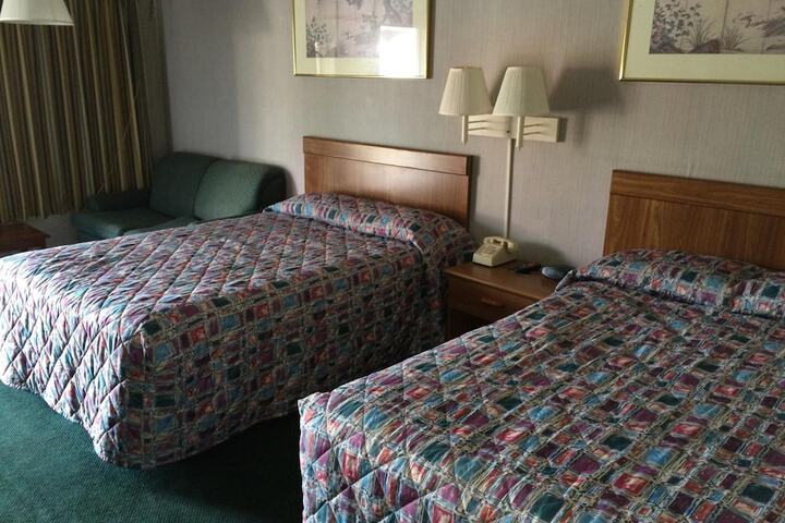 Room 10 of 16