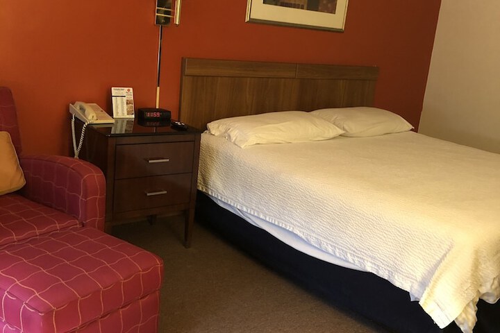 Room 14 of 37
