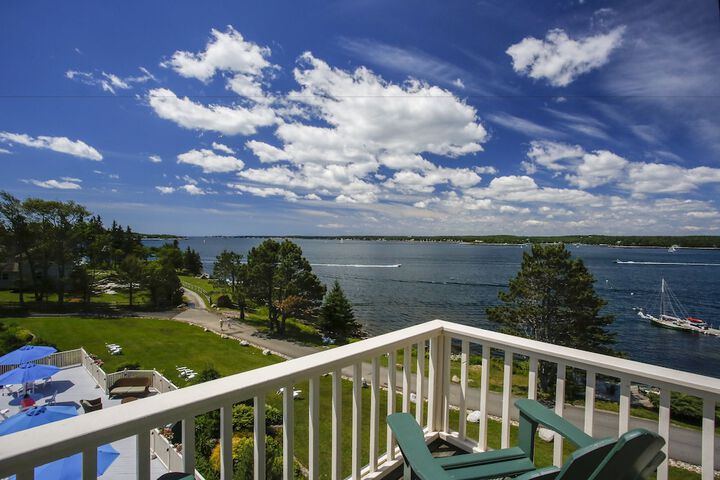 Spruce Point Inn