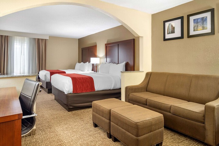 Comfort Inn & Suites Macon North I-75