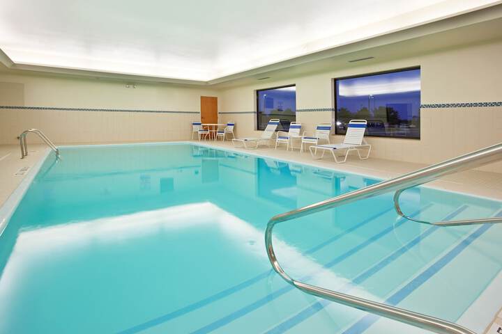 Holiday Inn Express Hotel & Suites Bay City by IHG