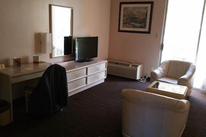 Room 18 of 28