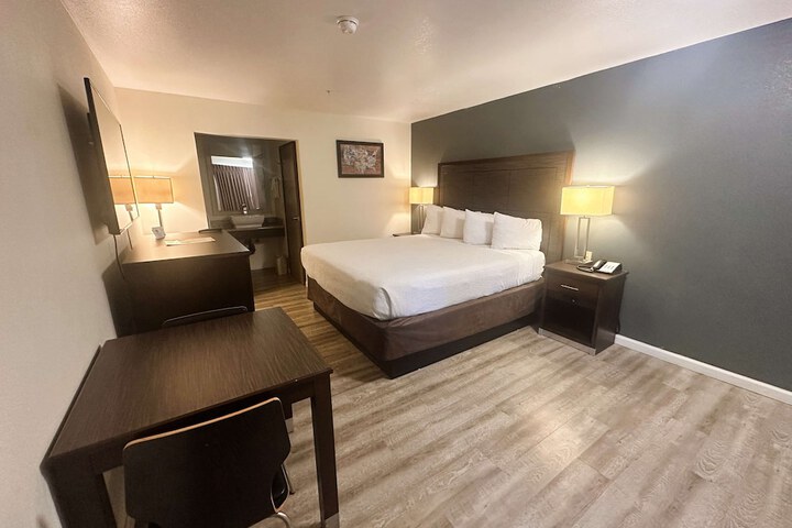Room 30 of 37