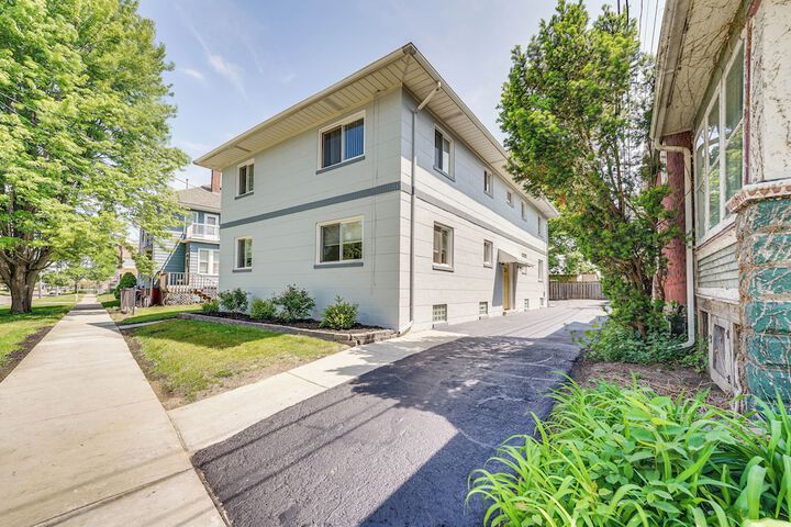 Top-floor Wyandotte Apt Near Detroit Riverfront!