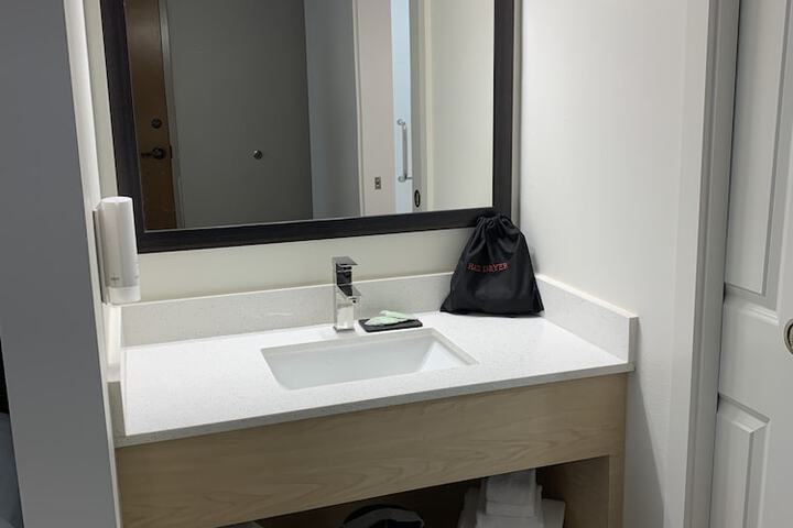 Room 16 of 16