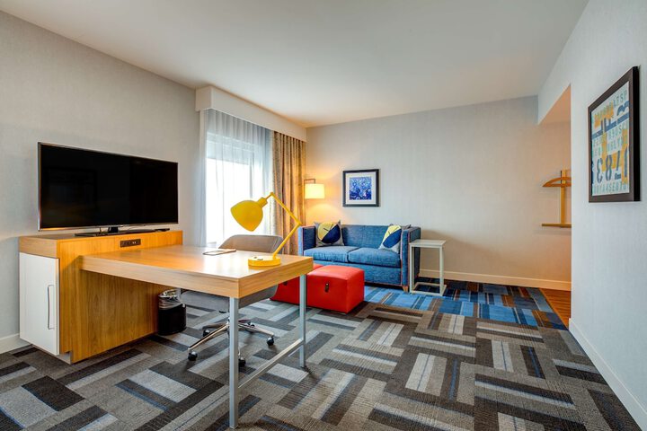 Hampton Inn & Suites Boston / Waltham