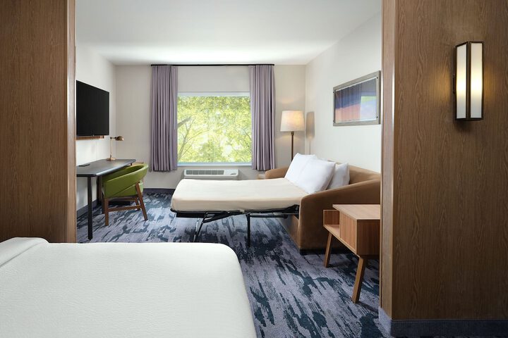 Room 10 of 26