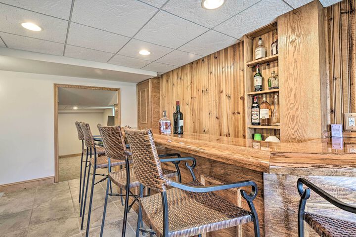 Indian Lake Retreat w / Wet Bar & Covered Deck