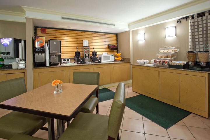 Breakfast/Coffee Service 40 of 41