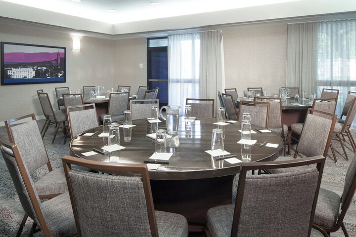 Courtyard by Marriott Oakland Airport