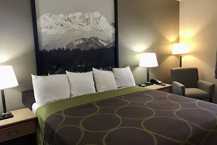 Room 18 of 27