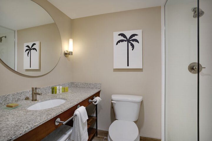 Hotel Dello Ft. Lauderdale Airport Tapestry Collection by Hilton