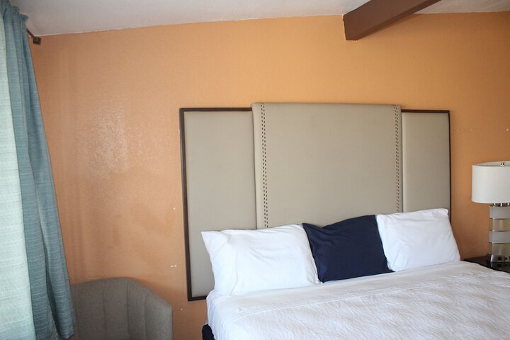 Room 7 of 39