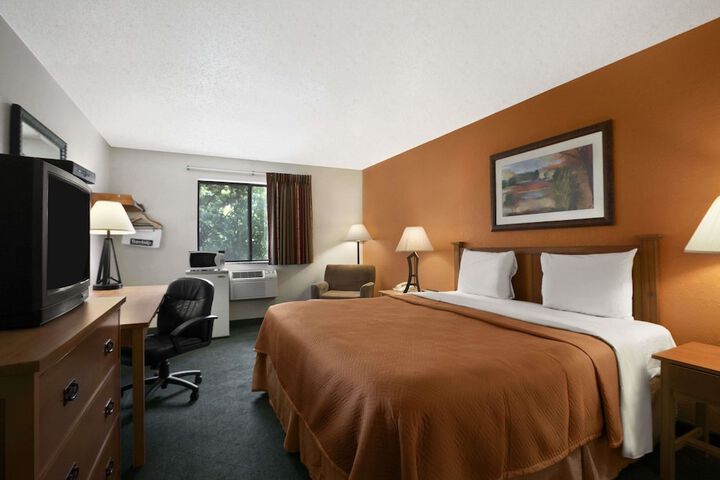 Room 10 of 22
