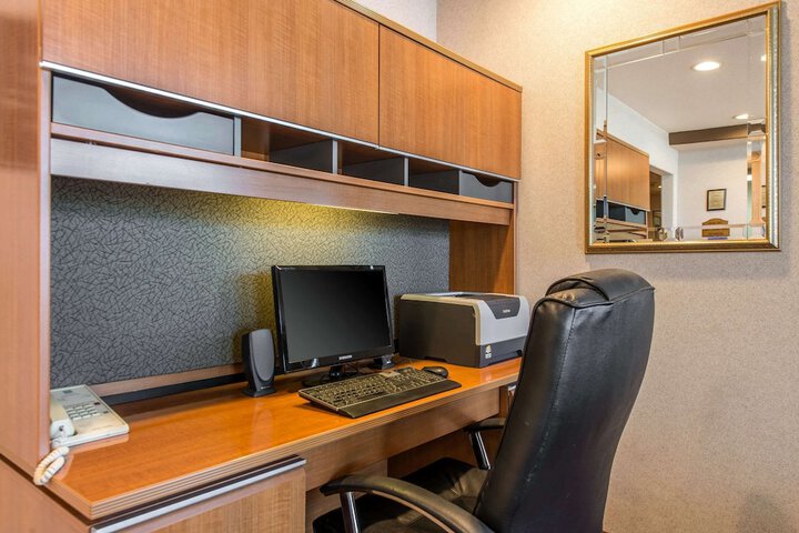 Business Center 27 of 27