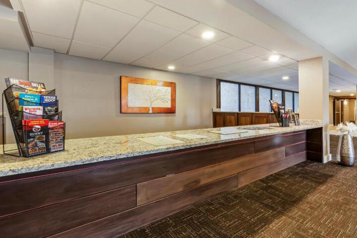 Polynesian Hotel Wisconsin Dells - Near Noahs Ark
