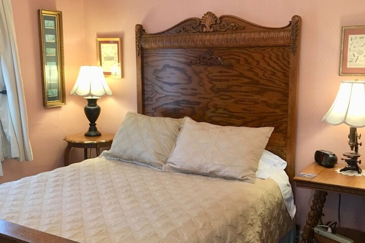 Old Iron Inn Bed and Breakfast
