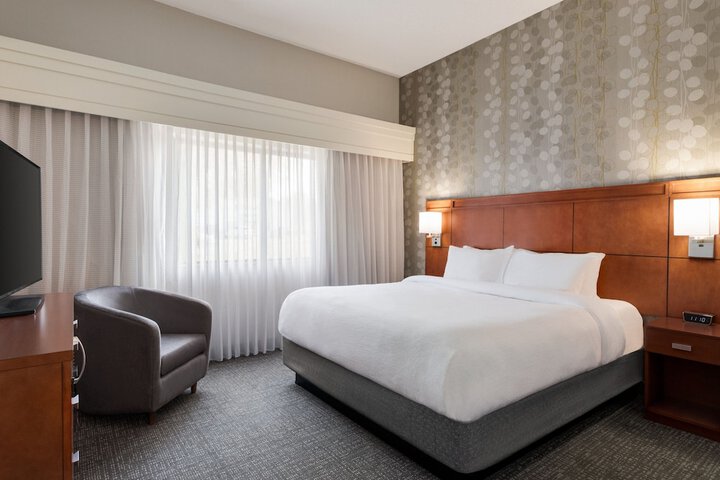 Room 32 of 51