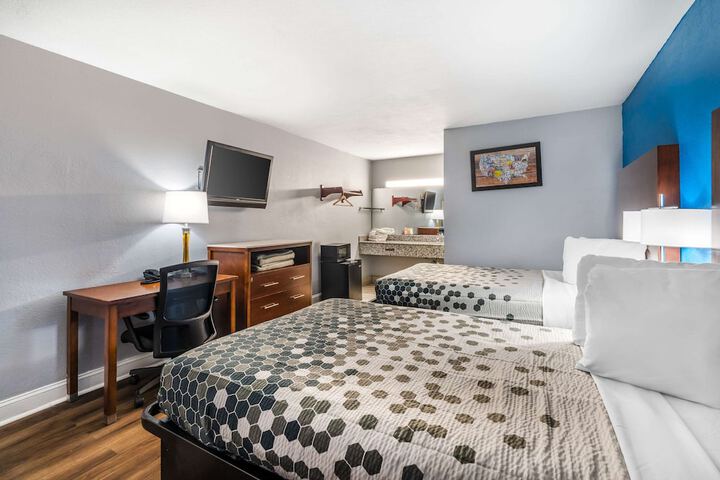 Room 52 of 69