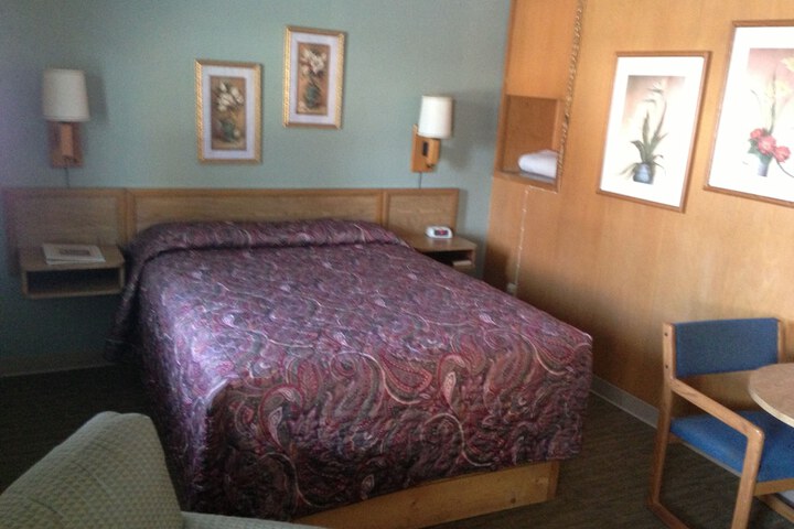 Room 8 of 34