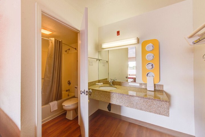 Room 21 of 31
