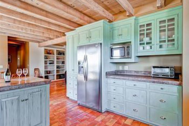 Vina Robles Guest 4 Br Home by RedAwning