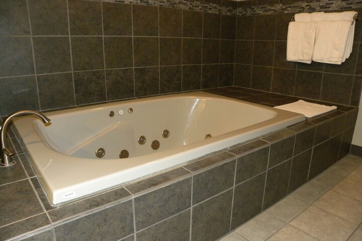 Hot Tub 42 of 43
