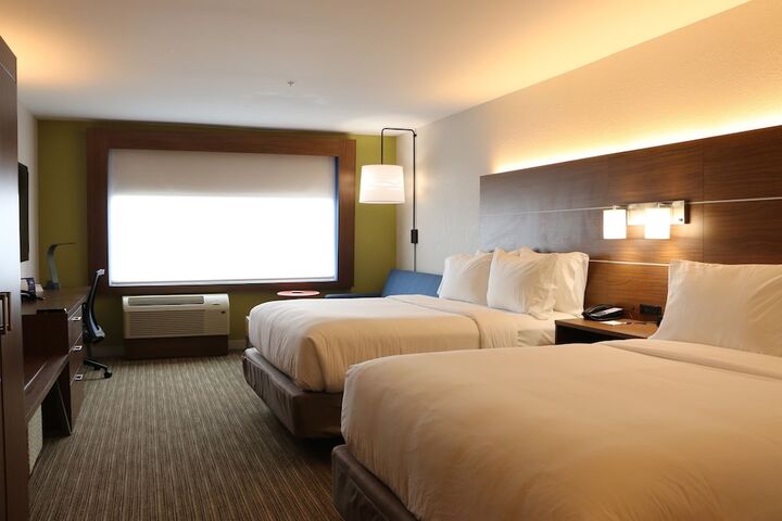 Room 12 of 28