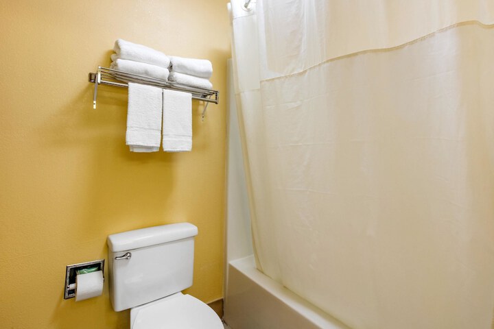 Room 13 of 35