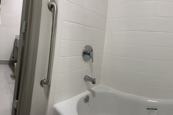 Room 5 of 16