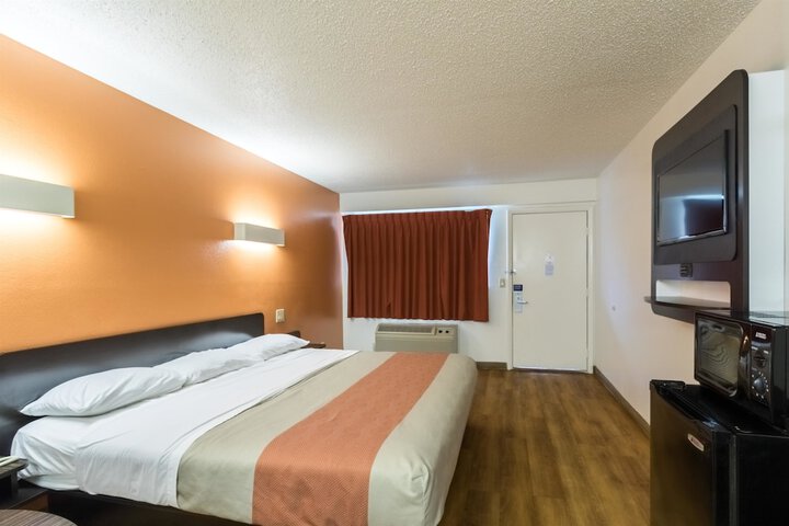 Room 22 of 40