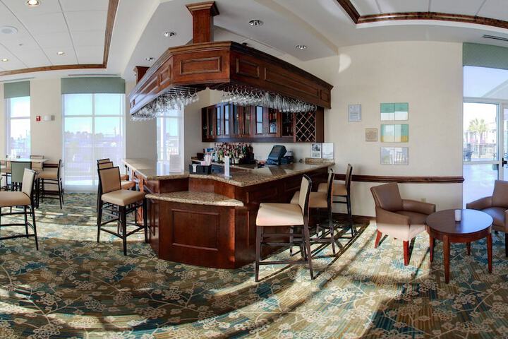 Lounge 51 of 54