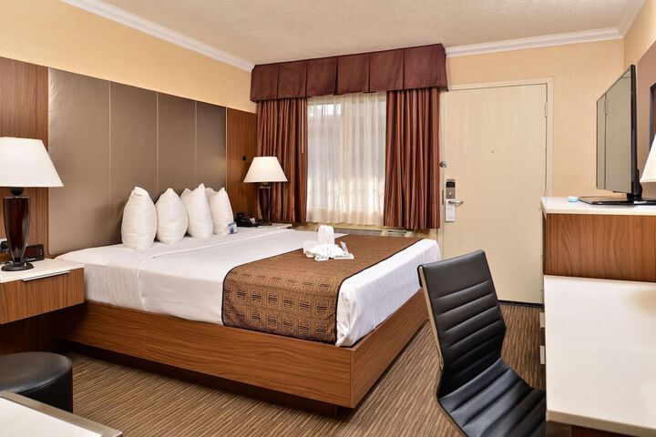 Room 30 of 37