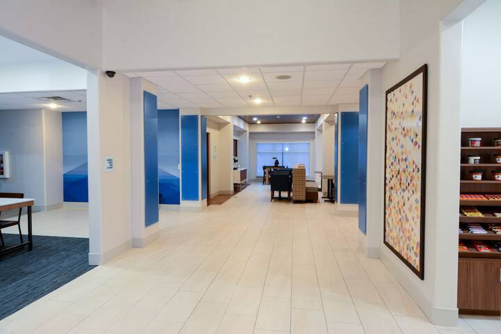 Holiday Inn Express & Suites New Boston by IHG