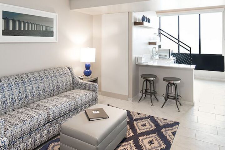 Hotel Renovo Des Moines UrbandaleTapestry Collection Hilton