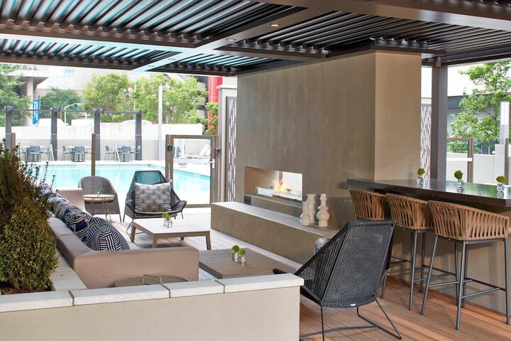 Lounge 63 of 73