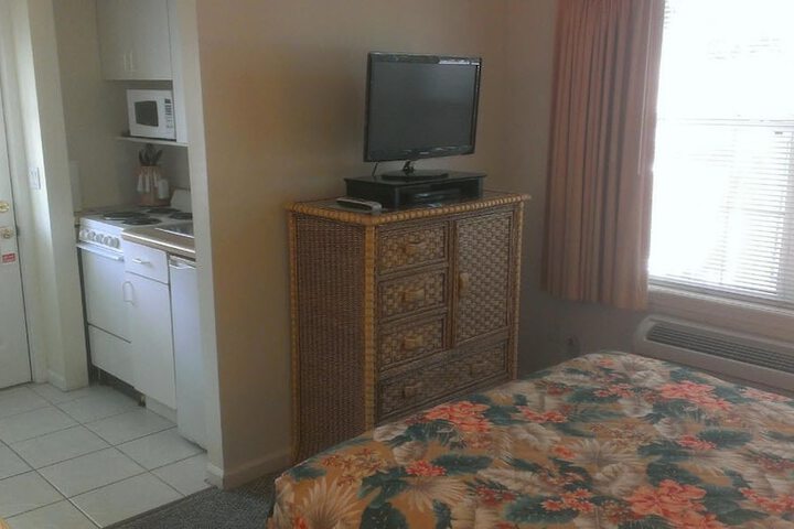 Room 11 of 27