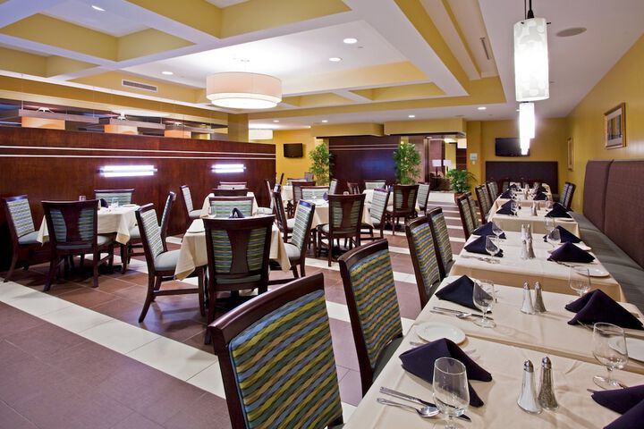 Dining 44 of 54