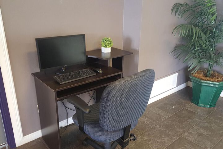 Business Center 29 of 33