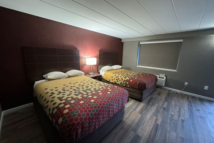 Room 8 of 12