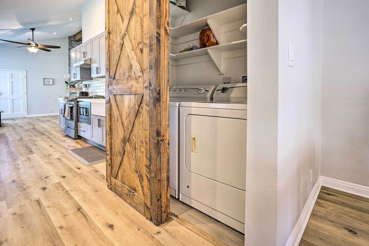 Sunny Orange County Abode w / Fire Pit & Backyard!