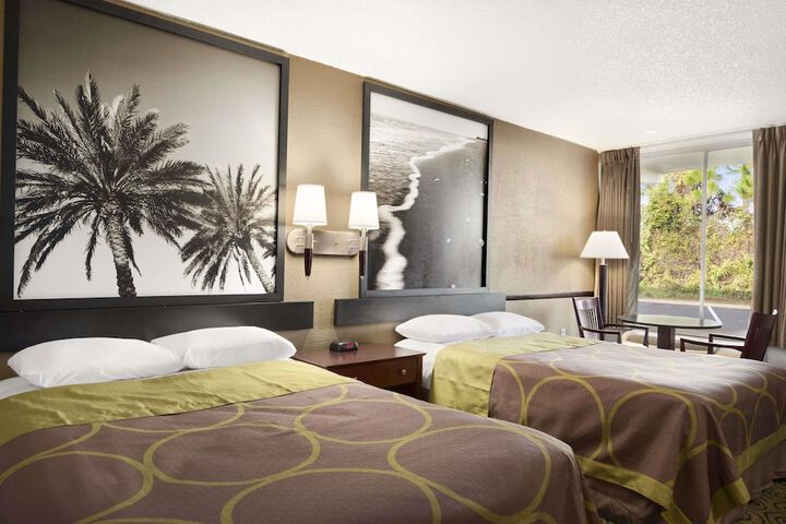 Room 15 of 18
