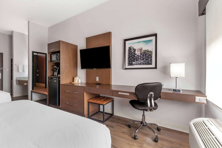 Room 18 of 29