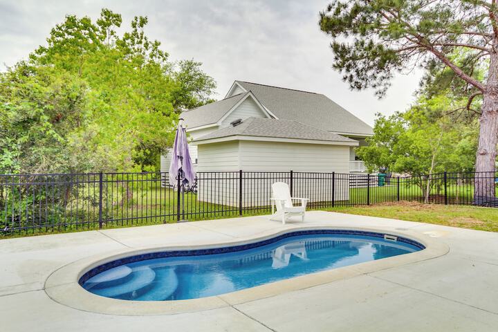 Waveland Vacation Rental w / Private Heated Pool