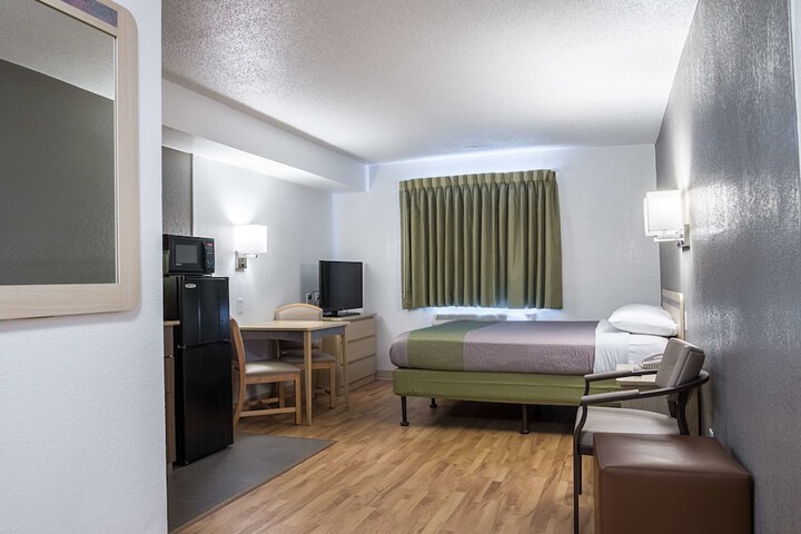 Room 25 of 29